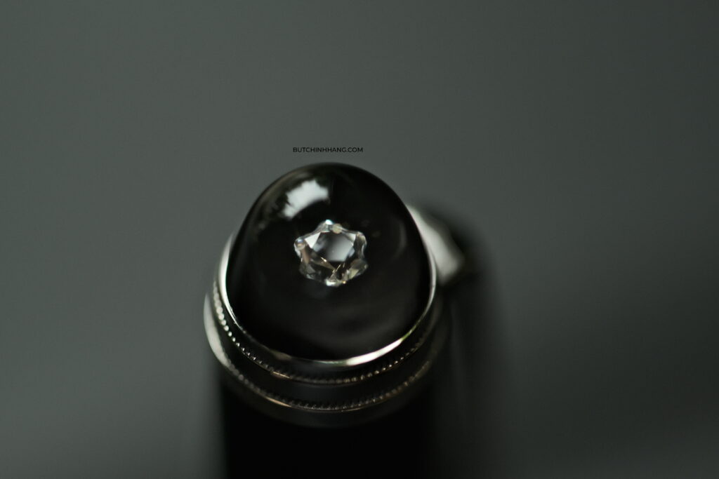 Khám phá vẻ đẹp hoàn hảo của viên kim cương trên mẫu bút Montblanc Meisterstück Mozart Diamond Rollerball Pen(Mini) 107547 - DSCF3188