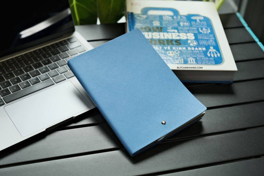 Sổ da Montblanc Notebook 146 Technicolor Blue 124172 - Chiếc sổ da đi cùng bạn trong suốt ngày dài - DSCF3281
