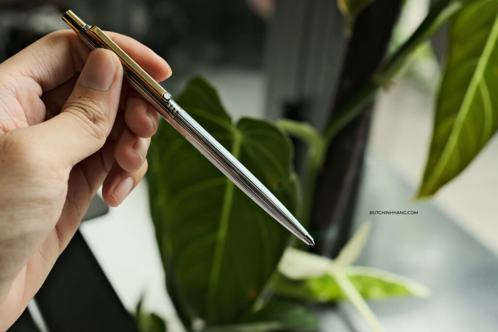 Mẫu bút cổ Montblanc phù hợp viết lách hàng ngày - Montblanc S Line push silver metal gold plated clip pinestriped ballpoint Pen 2929 DSCF3297