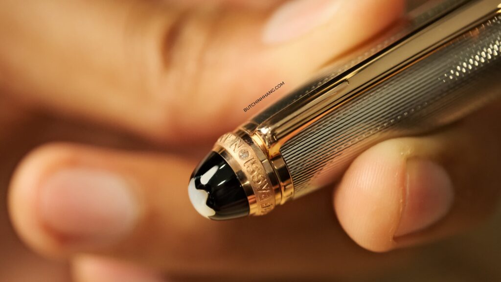 Holding in hand the Montblanc Meisterstuck Solitaire Legrand Limited Anniversary Edition 1924 Rollerball Pen 75231 - holding in hand the Montblanc Meisterstuck Solitaire Legrand Limited Anniversary Edition 1924 Rollerball Pen 75231