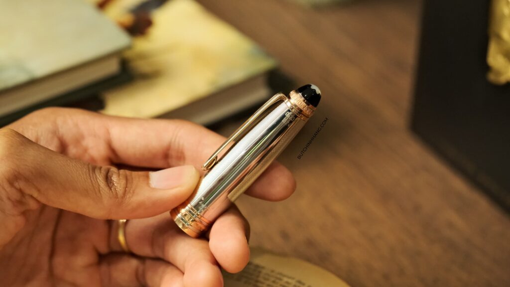 Holding in hand the Montblanc Meisterstuck Solitaire Legrand Limited Anniversary Edition 1924 Rollerball Pen 75231 - holding in hand the Montblanc Meisterstuck Solitaire Legrand Limited Anniversary Edition 1924 Rollerball Pen 75232