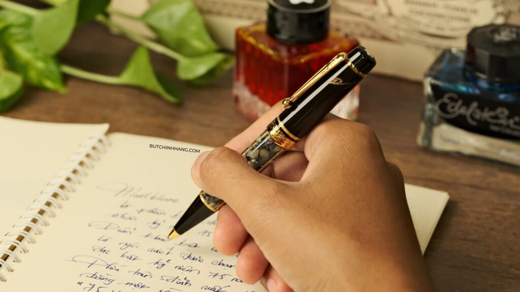 Chiếc bút bi Montblanc Alexandre Dumas Writers Edition Limited - một tác phẩm nghệ thuật để tạo ra nghệ thuật - chiec but bi montblanc alexandre dumas writers edition limited mot tac pham nghe thuat de tao ra nghe thuat 3