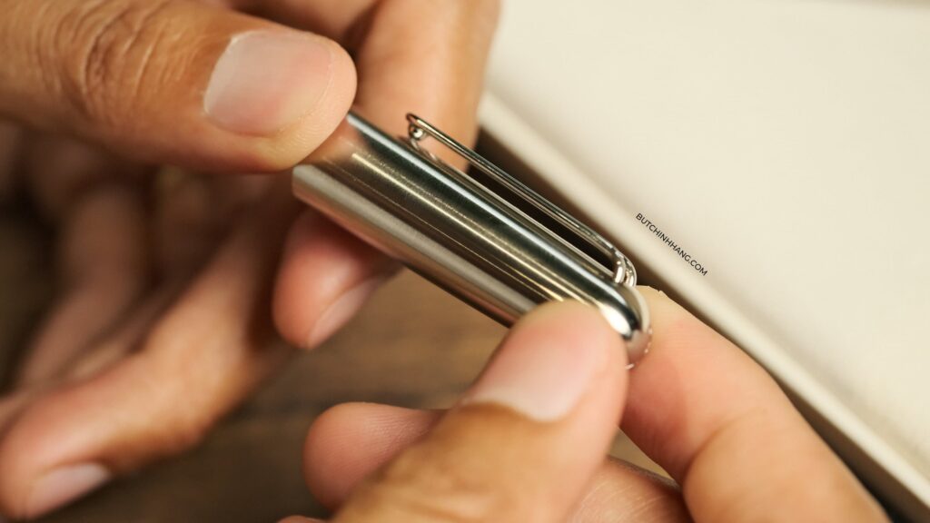 Khám phá vẻ đẹp đích thực của Montblanc M RED Signature - Màu đỏ của sự tận tâm - kham pha ve dep dich thuc cua montblanc m red signature mau do cua su tan tam