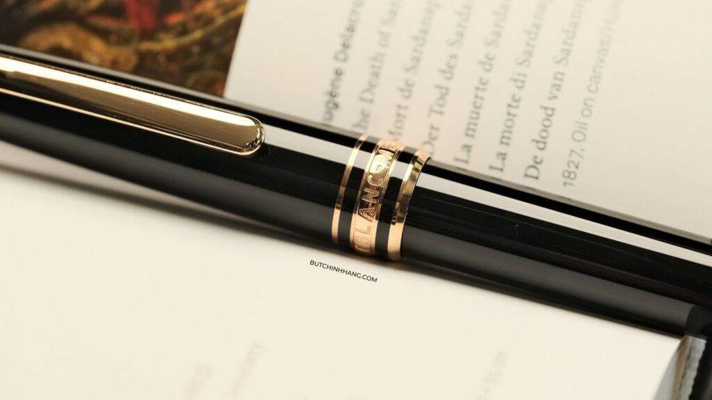 Mẫu bút ăn khách Montblanc Meisterstuck Classique Red Gold Plated Ballpoint Pen quay trở lại tại Bút Chính Hãng - mau but an khach montblanc meisterstuck classique red gold plated ballpoint pen quay tro lai tai but chinh hang 1
