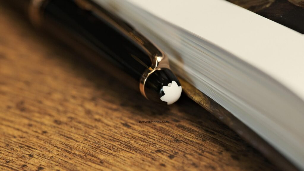 Mẫu bút ăn khách Montblanc Meisterstuck Classique Red Gold Plated Ballpoint Pen quay trở lại tại Bút Chính Hãng - mau but an khach montblanc meisterstuck classique red gold plated ballpoint pen quay tro lai tai but chinh hang