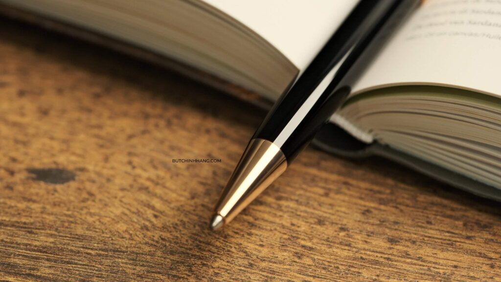 Mẫu bút ăn khách Montblanc Meisterstuck Classique Red Gold Plated Ballpoint Pen quay trở lại tại Bút Chính Hãng - mau but an khach montblanc meisterstuck classique red gold plated ballpoint pen quay tro lai tai but chinh hang 2