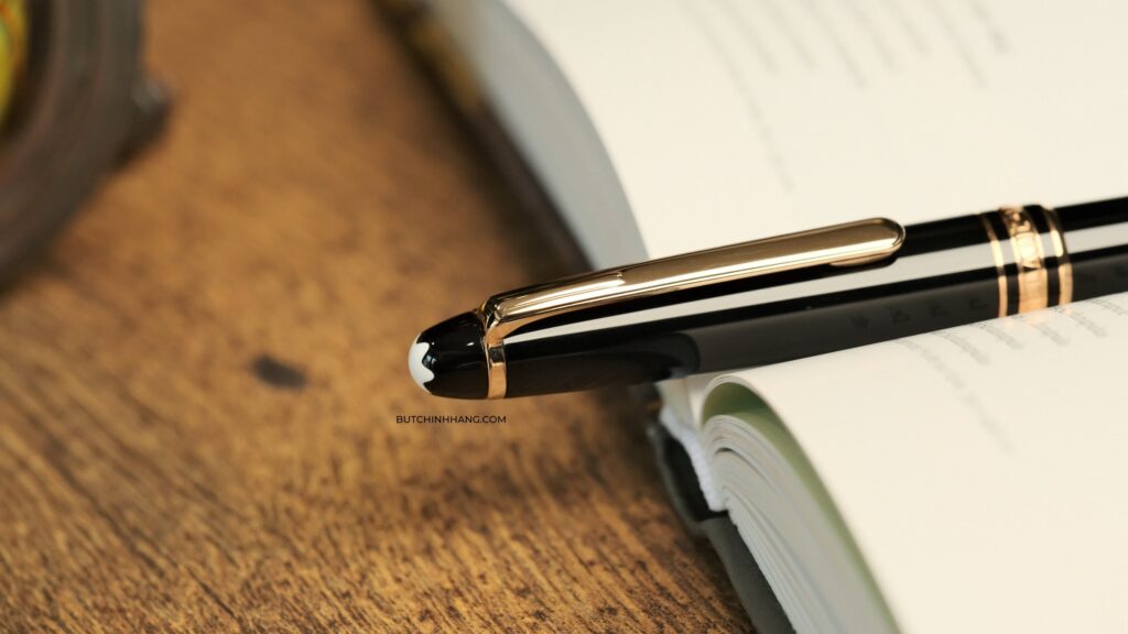 Mẫu bút ăn khách Montblanc Meisterstuck Classique Red Gold Plated Ballpoint Pen quay trở lại tại Bút Chính Hãng - mau but an khach montblanc meisterstuck classique red gold plated ballpoint pen quay tro lai tai but chinh hang 3
