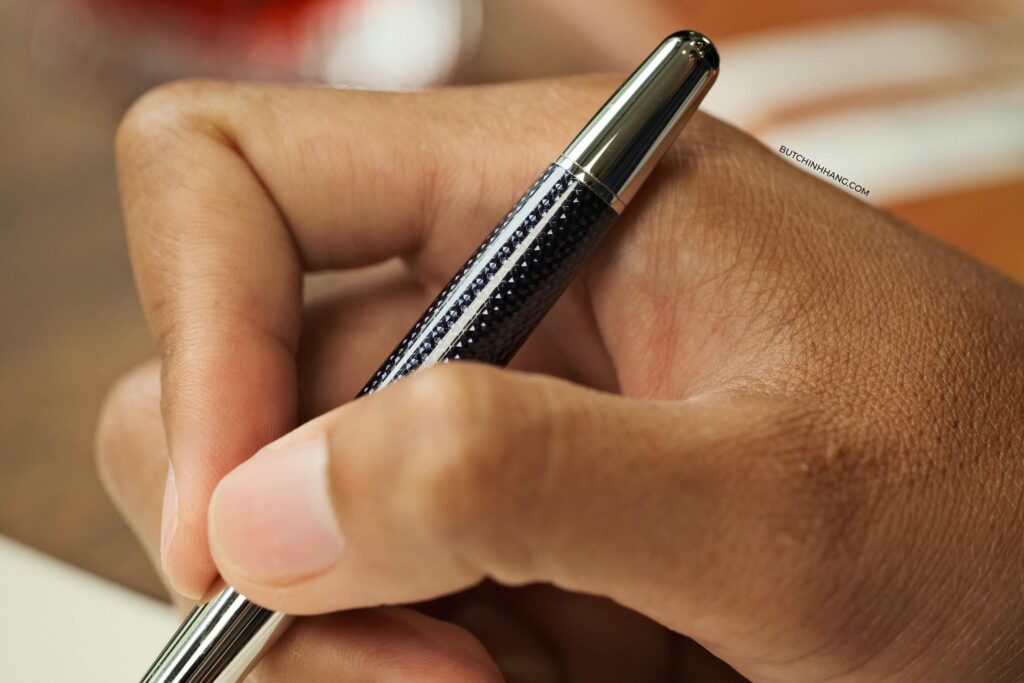 Montblanc Meisterstuck Solitaire Doué Blue Hour và mẫu bút bi nước cao cấp sang trọng - montblanc meisterstuck solitaire doue blue hour va mau but bi nuoc cao cap sang trong