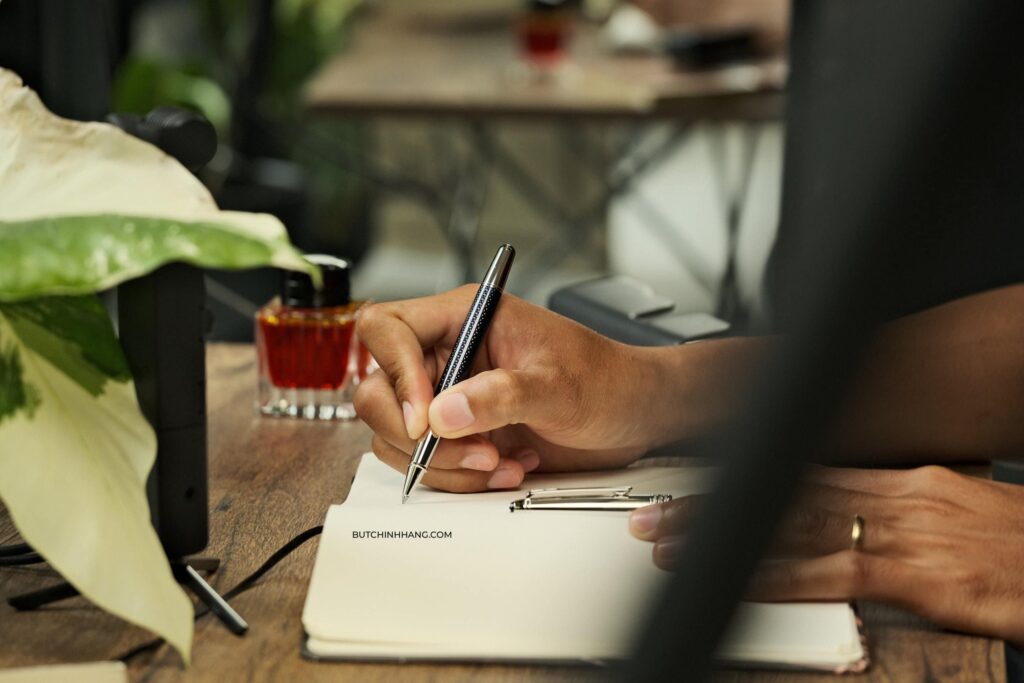 Montblanc Meisterstuck Solitaire Doué Blue Hour và mẫu bút bi nước cao cấp sang trọng - montblanc meisterstuck solitaire doue blue hour va mau but bi nuoc cao cap sang trong 2