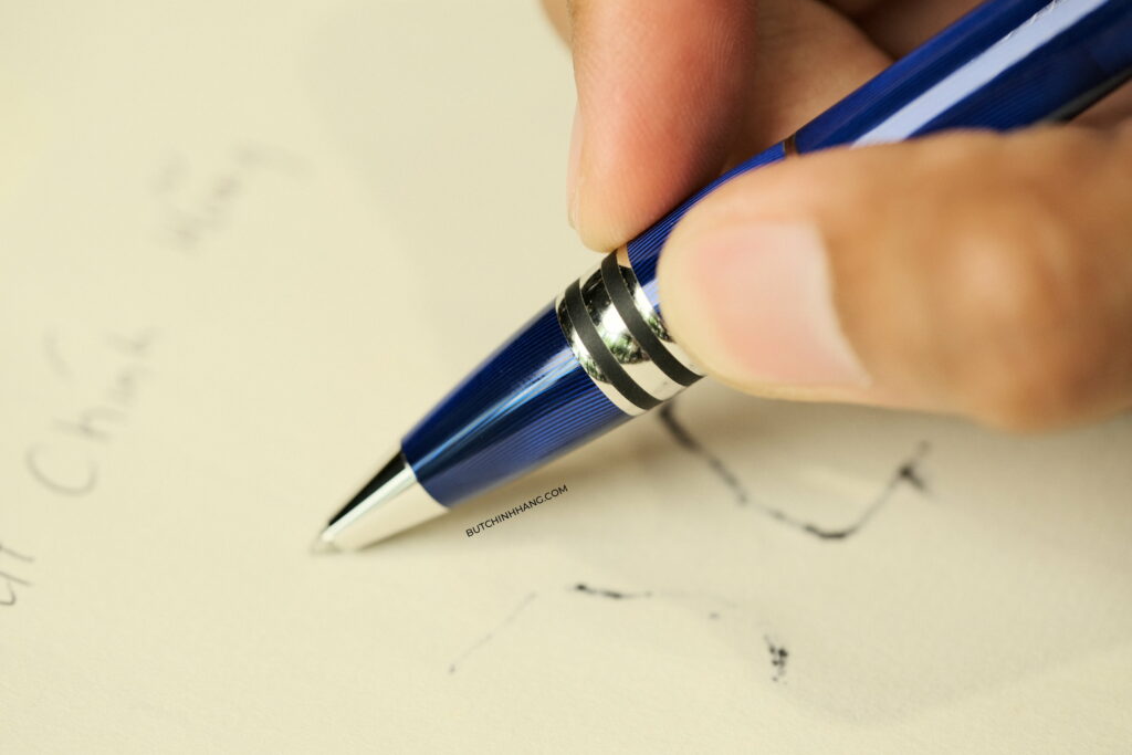 Một tác phẩm nghệ thuật và biểu tượng của sự tinh tế - Montblanc Starwalker Cool Blue Ballpoint Pen  - mot tac pham nghe thuat va bieu tuong cua su tinh te montblanc starwalker cool blue ballpoint pen 2
