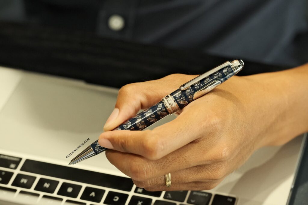 Vẻ đẹp của mẫu bút Montblanc Meisterstuck Around the World in 80 Days Solitaire Midsize - Phiên bản cao cấp đặc biệt - ve dep cua mau but montblanc meisterstuck around the world in 80 days solitaire midsize phien ban cao cap dac biet 3