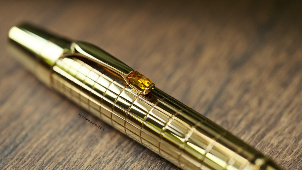 Mẫu bút cực kỳ hiếm với viên đá Citrin quý giá - Bút Montblanc Boheme Citrine Gold Plate Ballpoint Pen 7514 DSCF4025