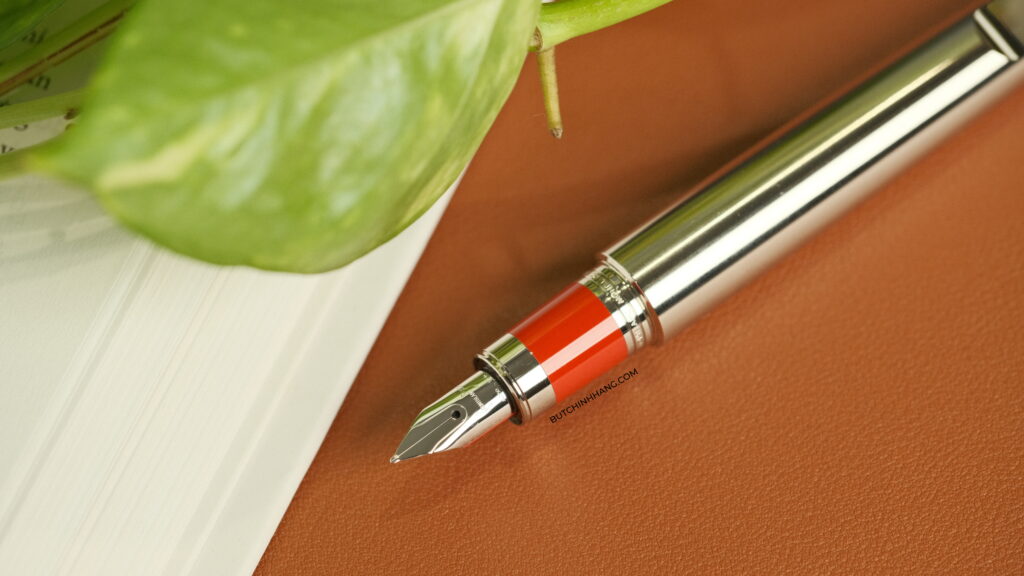 Chiến dịch nhân đạo và ý nghĩa ảnh hưởng sâu sắc đến mẫu bút (Montblanc M)RED Signature Fountain Pen 113622 DSCF4062