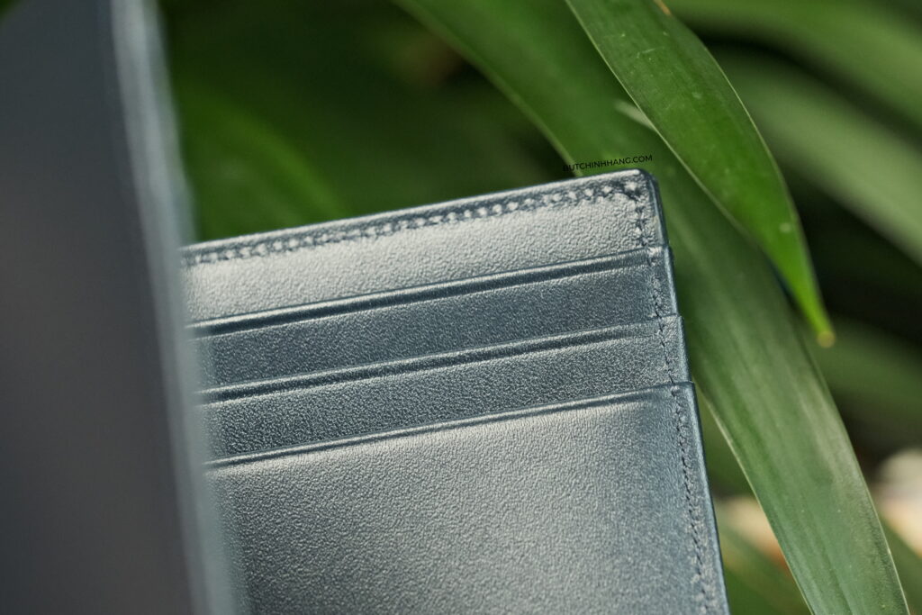 Thay đổi chiếc ví nhàm chán với phiên bản ví kẹp tiền Montblanc Meisterstuck 6 CC Leather Wallet with Money Clip – Navy 114548 đầy hiện đại DSCF4373