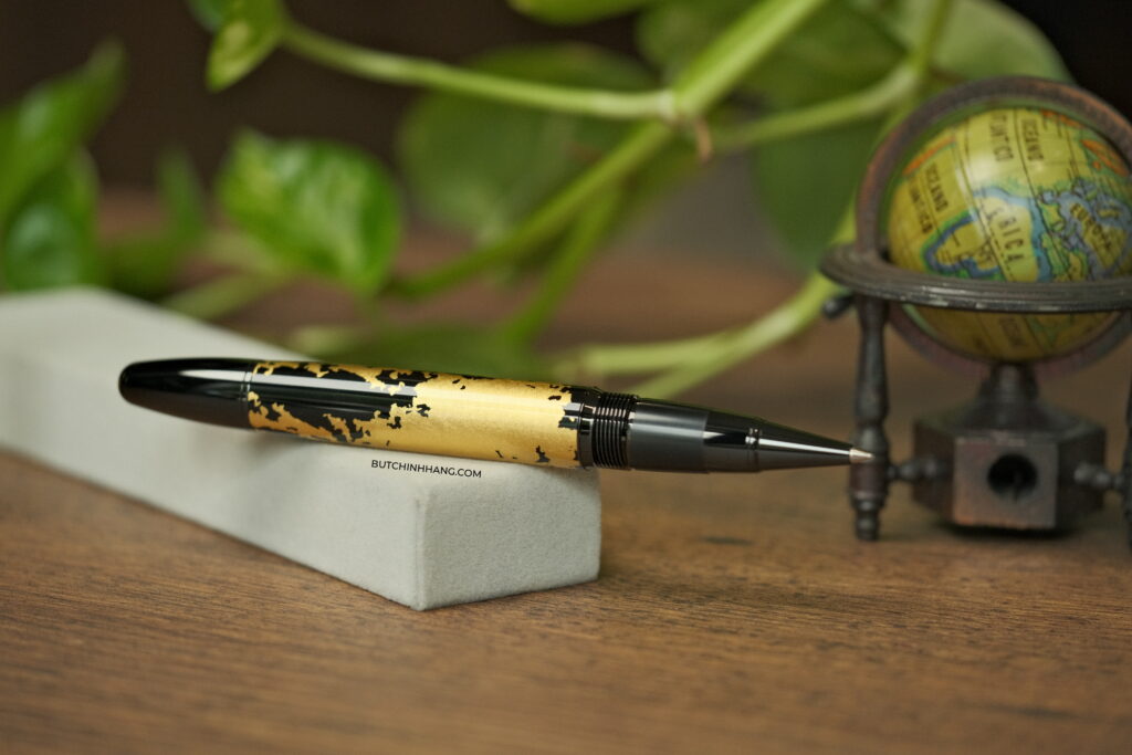 Montblanc Meisterstuck Solitaire Calligraphy Gold Leaf Rollerball Pen - Mẫu bút làm sống lại nghệ thuật chữ viết và sự tinh tuý của vàng lá DSCF4434