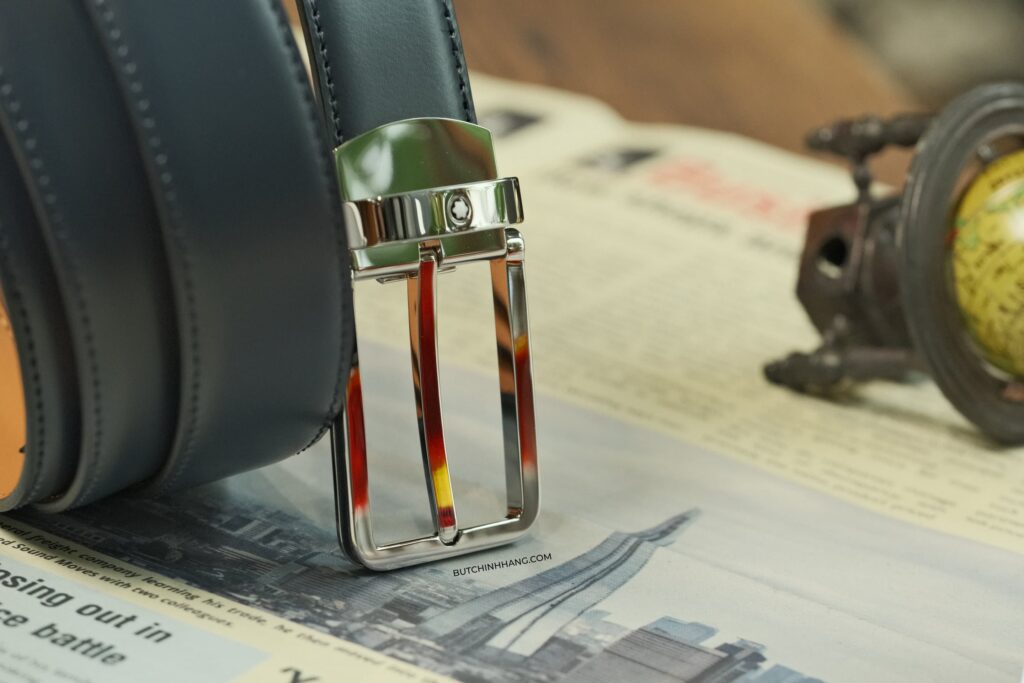 Chiếc thắt lưng với màu xanh đặc trưng - Montblanc Rectangular Shiny Stainless Steel Pin Buckle Blue Smooth Leather 118419  - chiec that lung voi mau xanh dac trung montblanc rectangular shiny stainless steel pin buckle blue smooth leather 118419