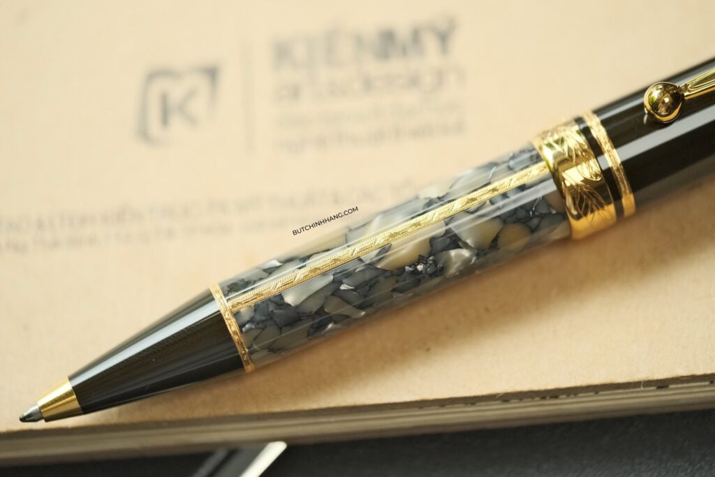 Như chính tác phẩm vĩ đại của tiểu thuyết gia vĩ đại - Bút Montblanc Alexandre Dumas Writers Edition Limited Ballpoint Pen - nhu chinh tac pham vi dai cua tieu thuyet gia vi dai but montblanc alexandre dumas writers edition limited ballpoint pen
