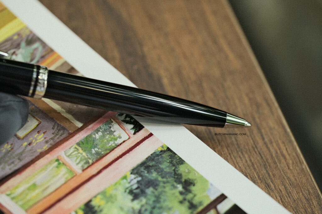 Dòng bút đã ngưng sản xuất Montblanc Cruise Black Ballpoint Pen 111843 - Vẫn giữ nguyên giá trị theo thời gian DSCF4872
