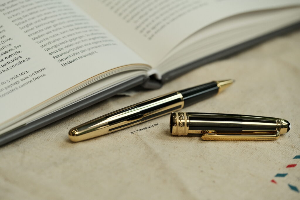Sự cao cấp đến từng chi tiết của mẫu bút Montblanc Meisterstuck Solitaire Gold & Black Rollerball Pen 35982 DSCF4909