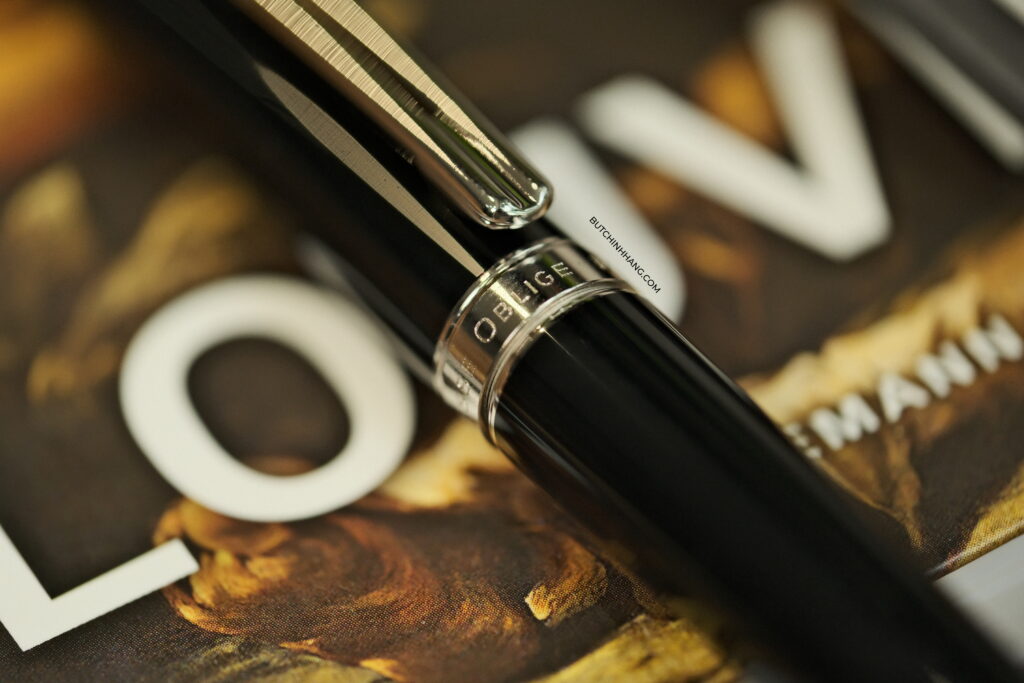 Vẻ đẹp của những thiết kế bút thế kỷ XX - Bút Montblanc Noblesse Oblige Platinum Plated Ballpoint Pen 15231 DSCF5006