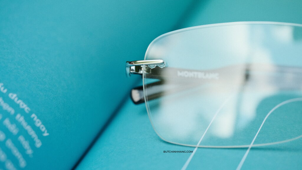 Gọng kính Montblanc Platinum Black Resin Eyeglasses MB0221O - Màu nhựa đen truyền thống sang trọng - DSCF5459