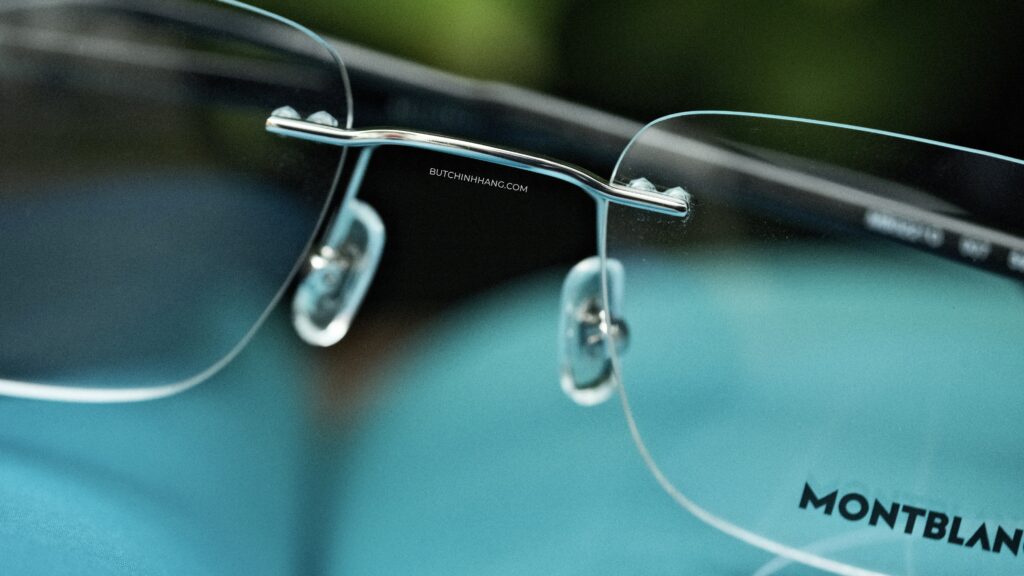 Gọng kính Montblanc Platinum Black Resin Eyeglasses MB0221O - Màu nhựa đen truyền thống sang trọng - DSCF5464