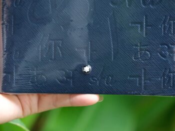 Sổ da Montblanc Fine Stationery Notebook 146 UNICEF Blue lined 116211 với chất liệu da mềm màu xanh được sản xuất tại Ý, chất liệu giấy 100% cellulose, không tráng phủ, thân thiện với môi trường. Đây phiên bản sổ da mà Montblanc dành riêng cho BST UNICEF, với bìa sổ có chữ cái đầu tiên trong mỗi bảng chữ cái mà trẻ em trên toàn thế giới đã học. Thiết kế giấy kẻ sọc ngang với 96 tờ/192 trang có logo Montblanc, kích thước 150*210mm, định lượng 85g/m2. 8 Sổ da Montblanc Fine Stationery Notebook 146 UNICEF Blue lined 116211 - so da montblanc fine stationery notebook 146 unicef blue lined 116214 scaled