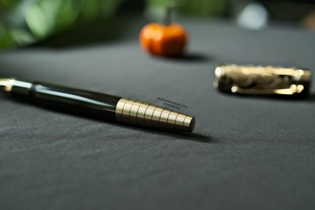 4880/8400 - Con số thứ tự cực kỳ đẹp đến từ mẫu bút bi nước phiên bản Giới hạn Montblanc Writers Edition Carlo Collodi. - 48808400 con so thu tu cuc ky dep den tu mau but bi nuoc phien ban gioi han montblanc writers edition carlo collodi 1