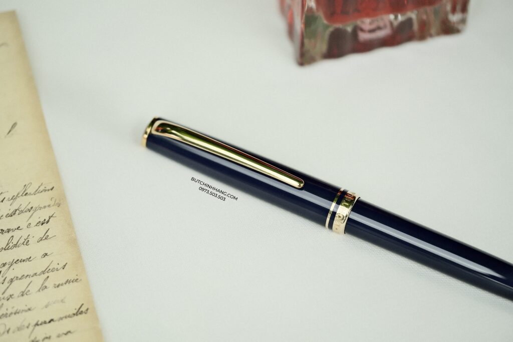 Mẫu bút Montblanc Generation hiếm gặp cùng sự hoà trộn của xanh navy và vàng gold - DSCF9214