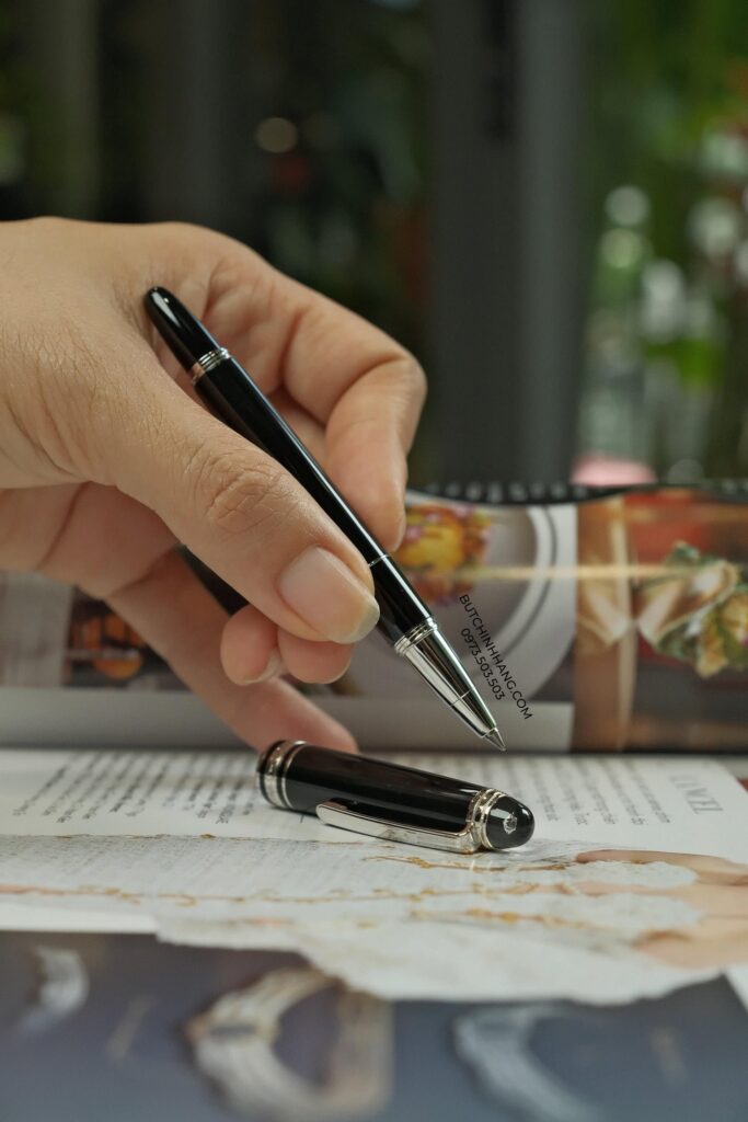 Món quà với viên kim cương quý giá dành cho những quý cô sang trọng - Bút Montblanc Meisterstück Mozart Diamond (Mini) - mon qua voi vien kim cuong quy gia danh cho nhung quy co sang trong but montblanc meisterstuck mozart diamond mini