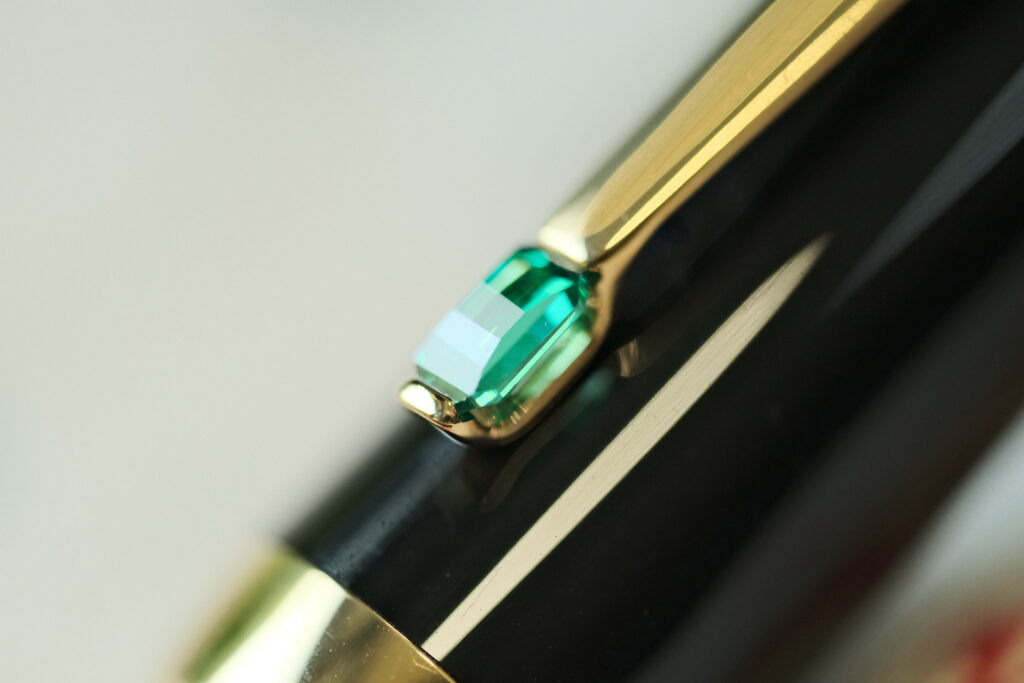 Viên đá Emerald Ngọc Lục Bảo lấp lánh trên mẫu bút được yêu thích nhất nhì - Montblanc Boheme Vert - DSCF0155