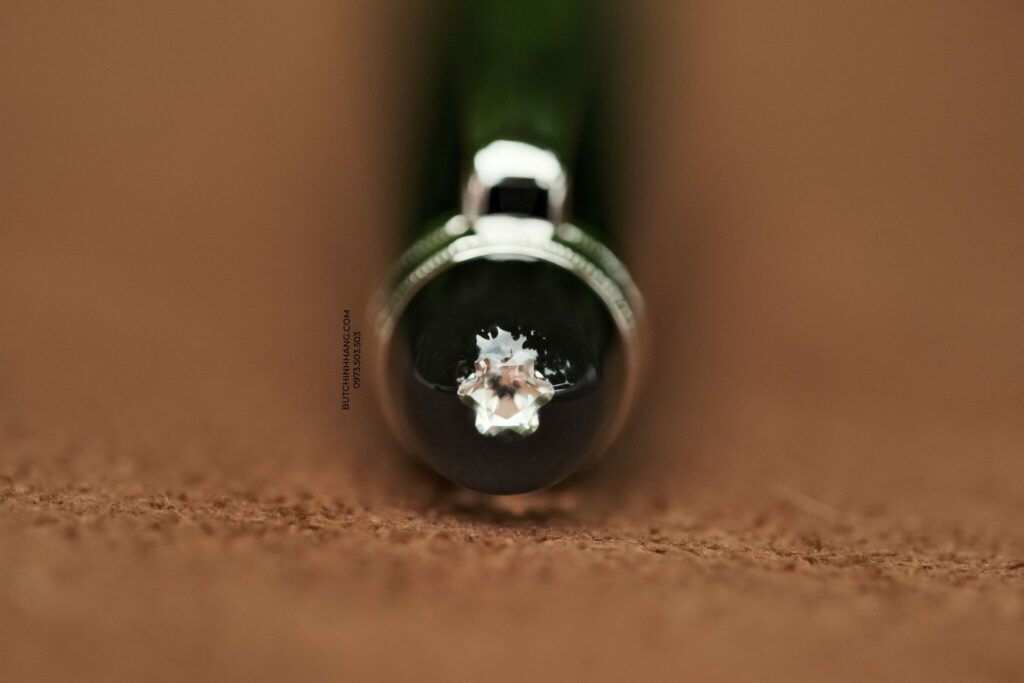 Chiếc bút máy kim cương 145 đến từ thương hiệu Montblanc xa xỉ - chiec but may kim cuong 145 den tu thuong hieu montblanc xa xi