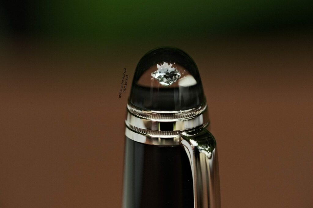 Chiếc bút máy kim cương 145 đến từ thương hiệu Montblanc xa xỉ - chiec but may kim cuong 145 den tu thuong hieu montblanc xa xi 2