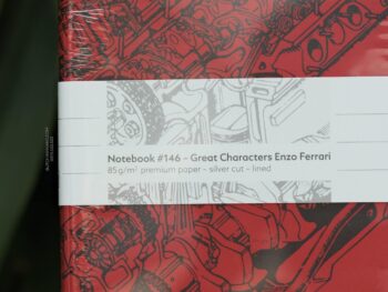 Sổ da Montblanc Notebook 146 Great Characters Enzo Ferrari 128067 với chất liệu là da thật được sản xuất tại Ý, chất liệu giấy 100% cellulose, không tráng phủ, thân thiện với môi trường. Thiết kế giấy kẻ sọc ngang, 96 tờ/192 trang, kích thước 150*210mm (tương đương khổ giấy A5), định lượng 85g/m2. 5 Sổ da Montblanc Notebook 146 Great Characters Enzo Ferrari 128067 - so da montblanc notebook 146 great characters enzo ferrari 128068 scaled