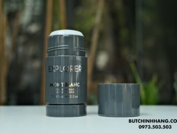 Thuộc dòng sản phẩm Montblanc Explorer rất thành công của Montblanc, lăn khử mùi Montblanc Explorer Deodorant Stick 2.5 oz (75g) giúp ngăn tiết mồ hôi, khử mùi hiệu quả, tăng thêm phần tự tin cho nam giới. Lăn ngăn mùi là sự kết hợp giữa hương thơm trái cây như cam, hồng tiêu hoà hợp cùng hương da thuộc ấm nồng, cuối cùng đọng lại là gỗ Akigalawood và hương Ambroxan cuốn hút. 4 Lăn khử mùi Montblanc Explorer Deodorant Stick 2.5 oz (75g) - lan khu mui montblanc explorer deodorant stick 2.5 oz 75g 1 scaled