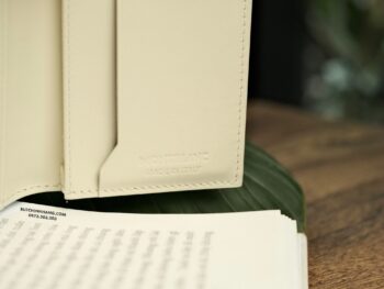 Ví đựng thẻ Montblanc Meisterstuck 4810 Card Holder 4cc Ivory 130942 - vi dung the montblanc meisterstuck 4810 card holder 4cc ivory 130944