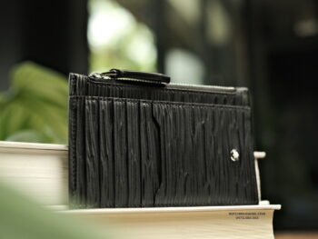Ví đựng thẻ Montblanc Meisterstuck 4810 Card Holder 8cc with Zipped Pocket Black 130931 - vi dung the montblanc meisterstuck business card holder with flap black 130089