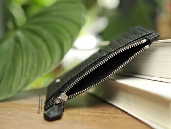 Ví đựng thẻ Montblanc Meisterstuck 4810 Card Holder 8cc with Zipped Pocket Black 130931 - vi dung the montblanc meisterstuck business card holder with flap black 130091