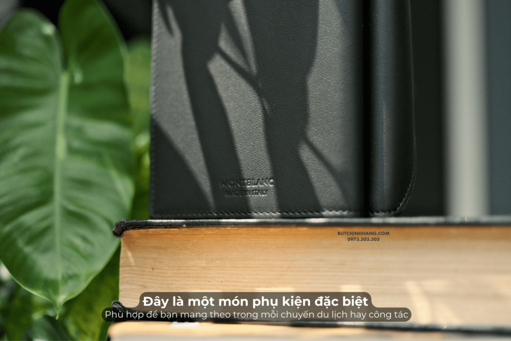 Chiếc ví hộ chiếu có thiết kế hình phong thư độc đáo - Montblanc Meisterstuck Selection Soft 131262 - chiec vi ho chieu co thiet ke hinh phong thu doc dao montblanc meisterstuck selection soft 131262