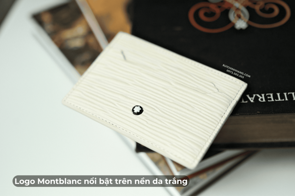 Màu trắng sang trọng cùng hoạ tiết vỏ cây trên chiếc ví Montblanc Meisterstuck 4810 Card Holder 5cc Ivory 130943 - mau trang sang trong cung hoa tiet vo cay tren chiec vi montblanc meisterstuck 4810 card holder 5cc ivory 130944