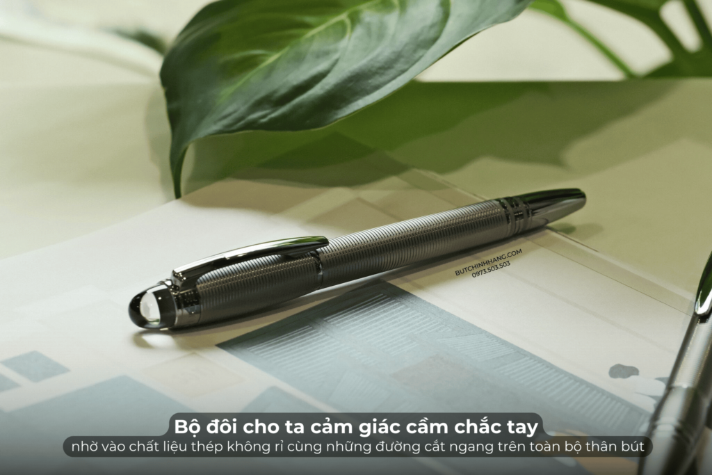 Sưu tập bộ đôi bút bi xoay và bi nước của dòng Starwalker Midnight Black Metal mang màu xám Space Gray - suu tap bo doi but bi xoay va bi nuoc cua dong starwalker midnight black metal mang mau xam space gray