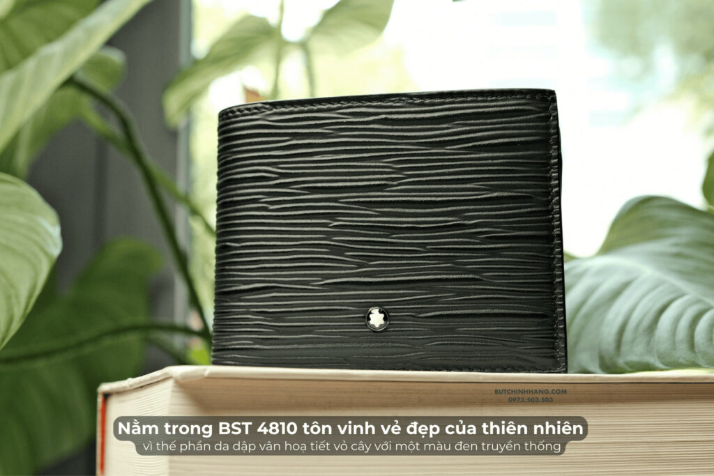 Thiết kế với 2 ngăn nhìn xuyên thấu cùng phần da dập vân vỏ cây của ví Montblanc Meisterstuck 4810 130926 - thiet ke voi 2 ngan nhin xuyen thau cung phan da dap van vo cay cua vi montblanc meisterstuck 4810 130928