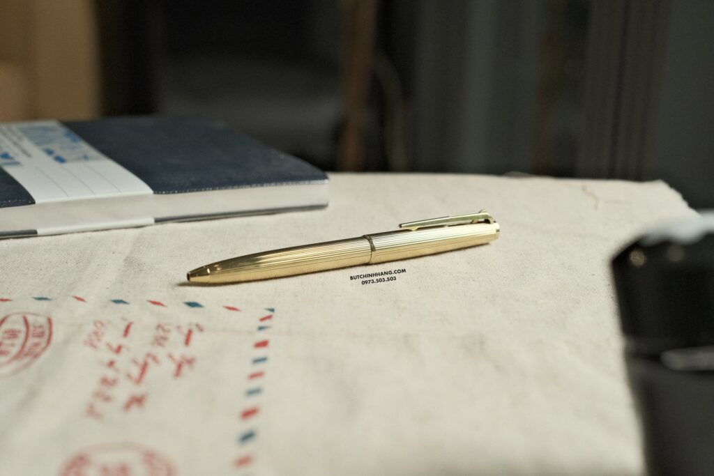 Bút Montblanc Masterpiece Meisterstuck Gold Plated Ballpoint Pen 1846 (Hàng trưng bày) - but montblanc masterpiece meisterstuck gold plated ballpoint pen 1846 hang trung bay