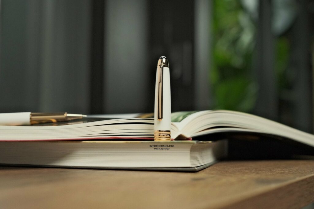 Bút Montblanc Meisterstuck White Solitaire Red Gold Classique Rollerball Pen 113324 - but montblanc meisterstuck white solitaire red gold classique rollerball pen 113326