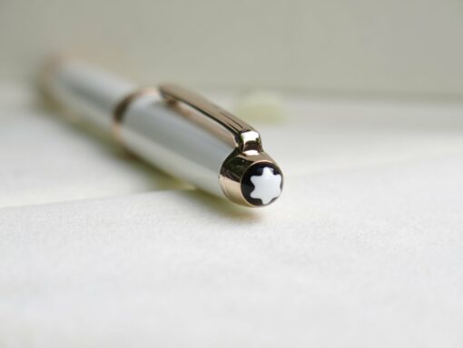 Bút Montblanc Meisterstuck White Solitaire Red Gold Classique Rollerball Pen 113324 - Image 6