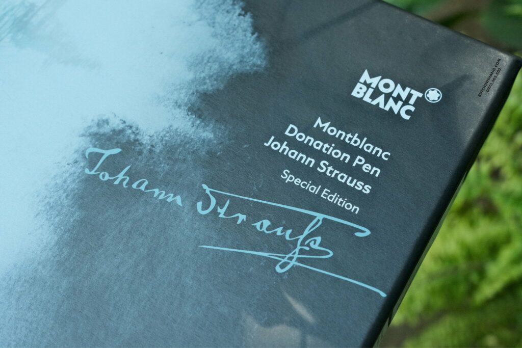 Johann Strauss Donation Special Edition cùng hộp quà tặng sang trọng - johann strauss donation special edition cung hop qua tang sang trong 2