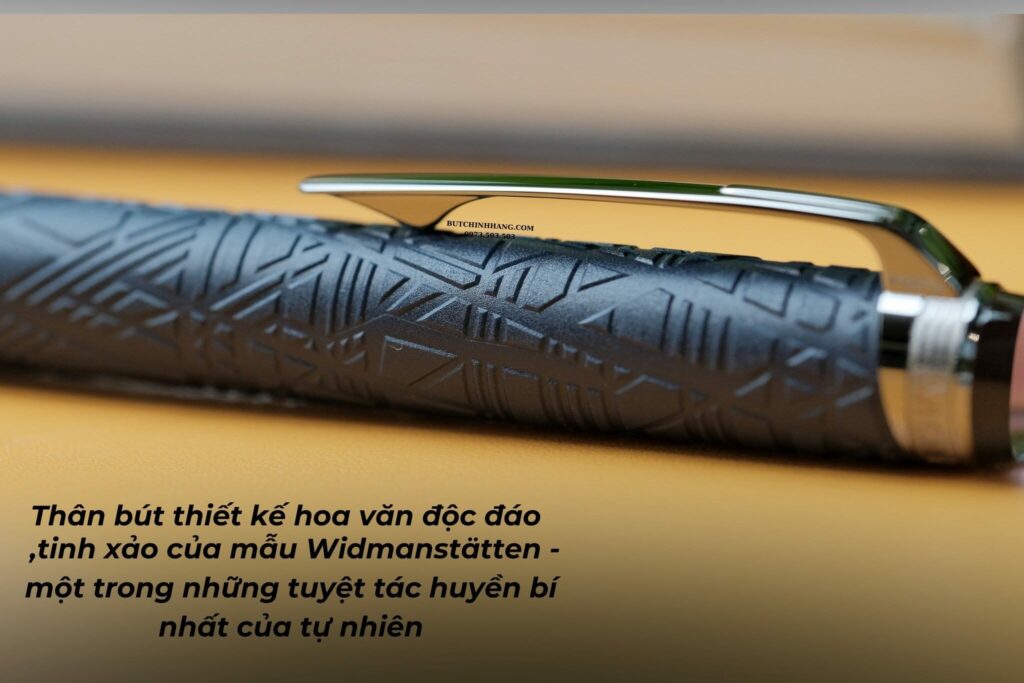 Bút Montblanc Starwalker Spaceblue Resin Ballpoint Pen 130213 - Sự khát khao chinh phục vũ trụ huyền bí. - but montblanc starwalker spaceblue resin ballpoint pen 130213 su khat khao chinh phuc vu tru huyen bi 2