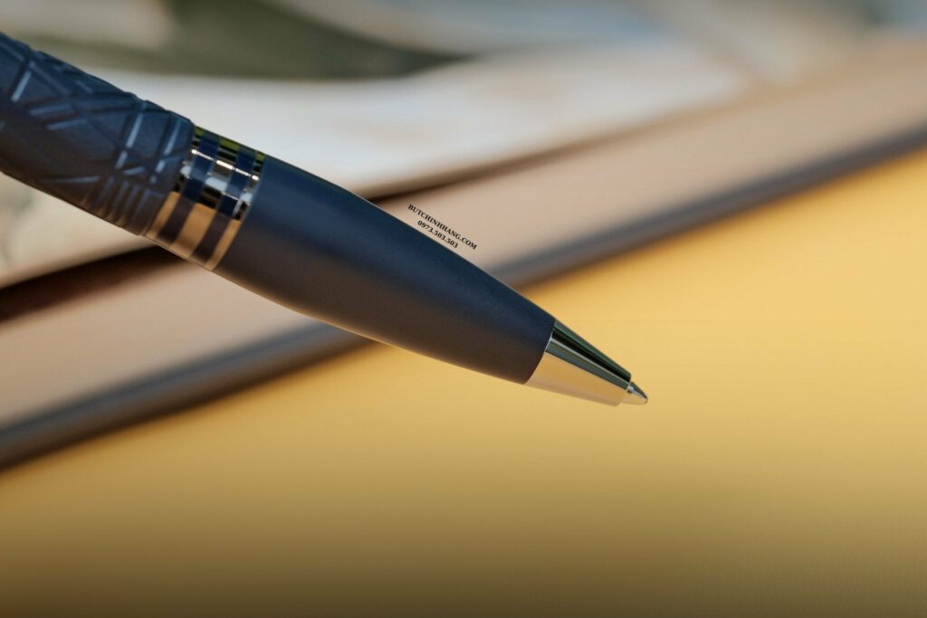 Bút Montblanc Starwalker Spaceblue Resin Ballpoint Pen 130213 - Sự khát khao chinh phục vũ trụ huyền bí. - but montblanc starwalker spaceblue resin ballpoint pen 130213 su khat khao chinh phuc vu tru huyen bi 6