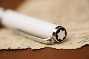 Bút Montblanc Pix White Ballpoint Pen 132497 - DSCF0880