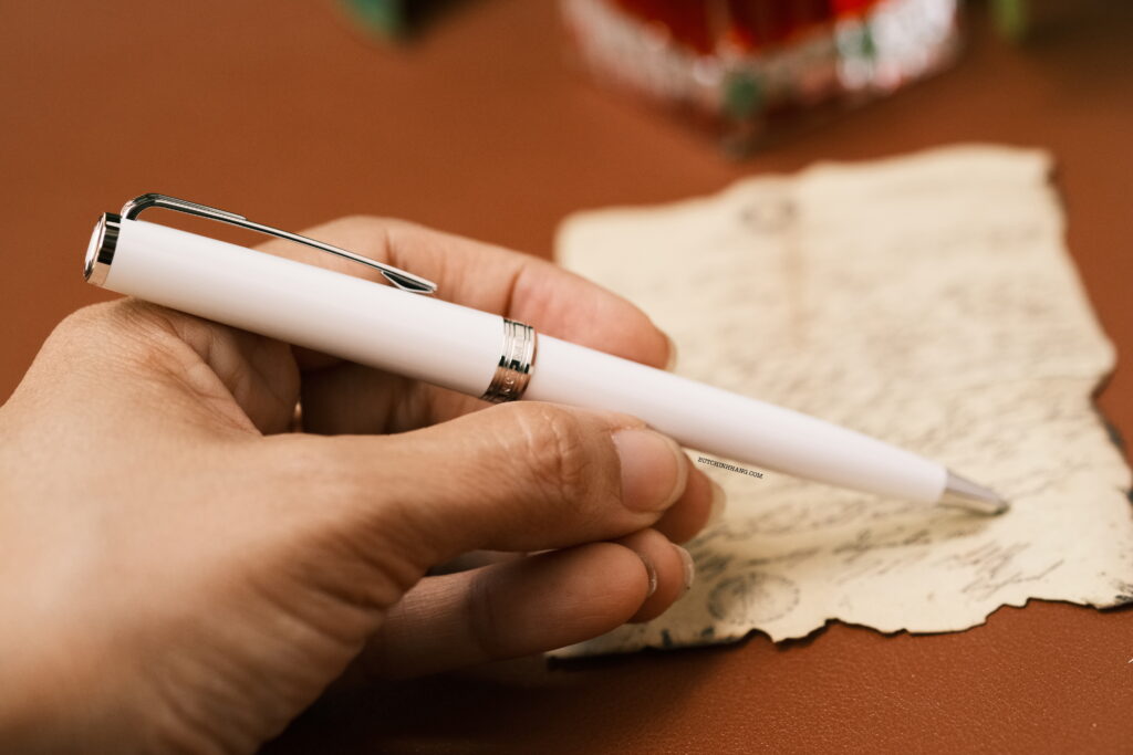 Bút Montblanc Pix White Ballpoint Pen 132497 - DSCF0885
